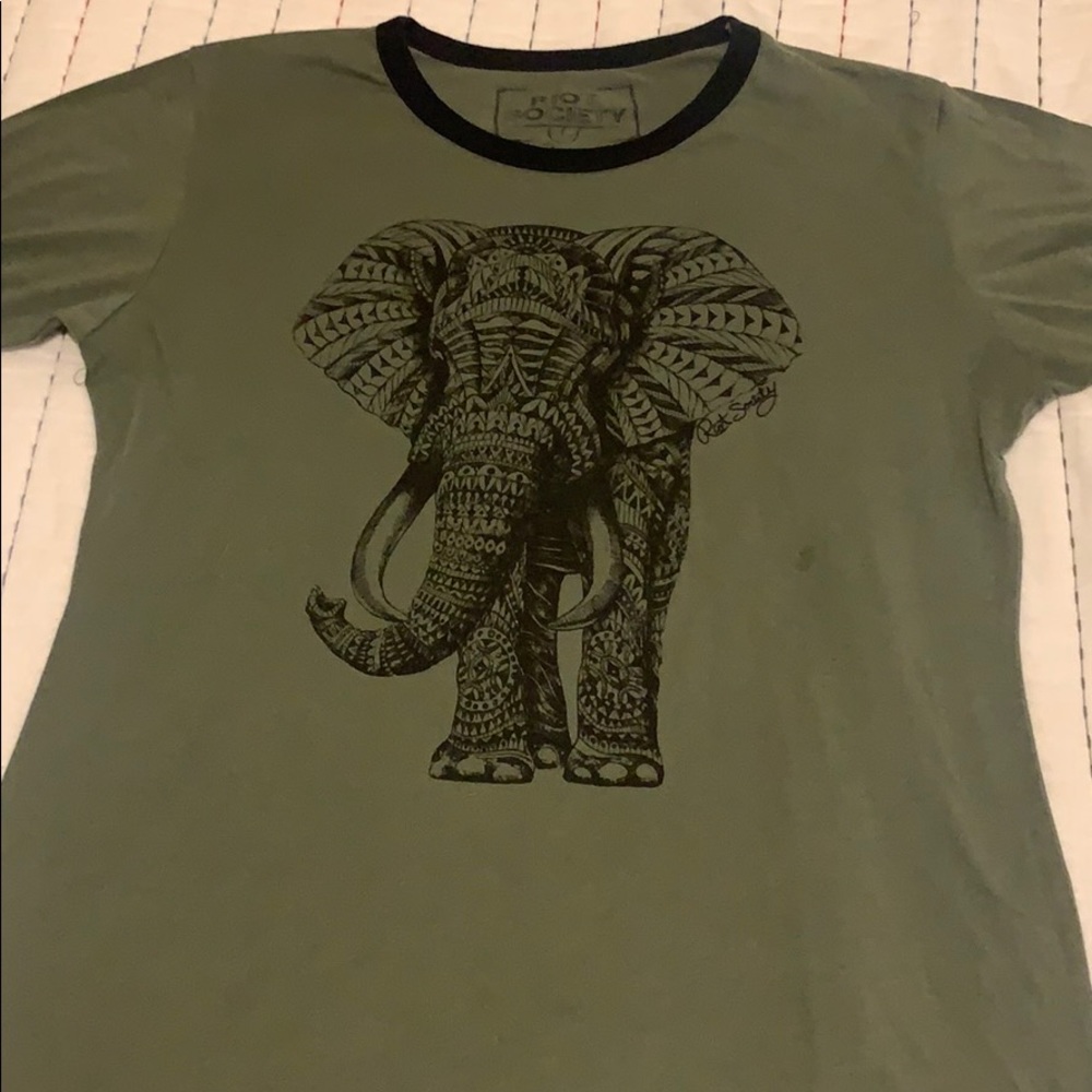 Cute green & black T w/elephant on the front!